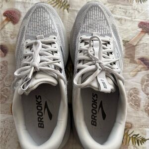 Brooks Light Gray Athletic Sneakers